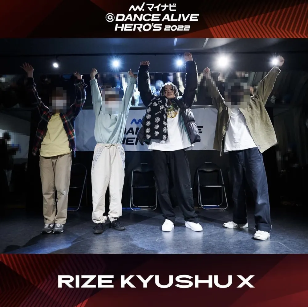 マイナビ DANCE ALIVE HERO'S 2022 RIZE KYUSHU X で1位通過を喜ぶチーム